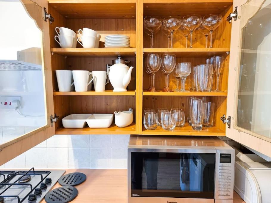 Luxury Cheltenham Home With Ev Charger - Lechampton Hills ภายนอก รูปภาพ