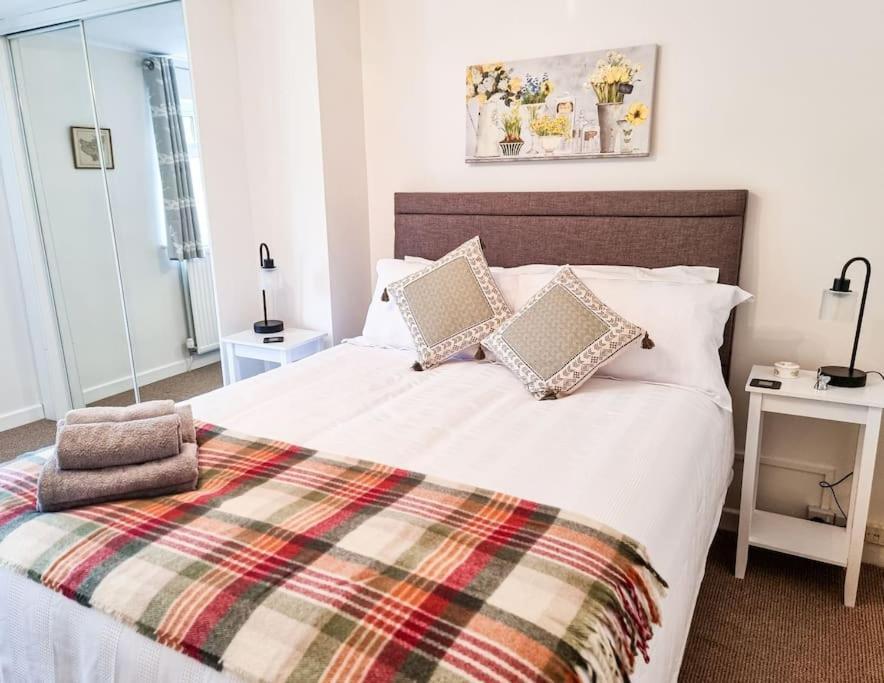 Luxury Cheltenham Home With Ev Charger - Lechampton Hills ภายนอก รูปภาพ