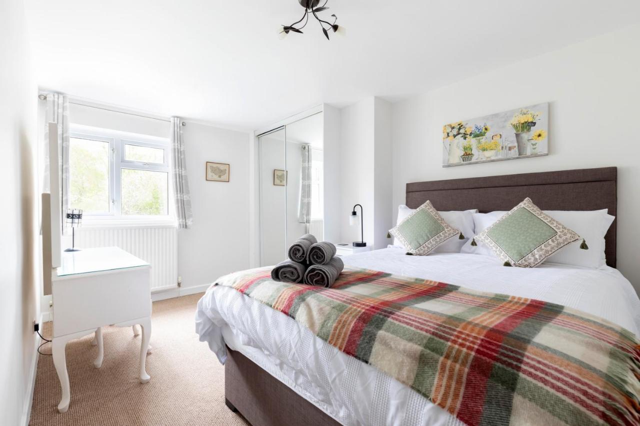 Luxury Cheltenham Home With Ev Charger - Lechampton Hills ภายนอก รูปภาพ