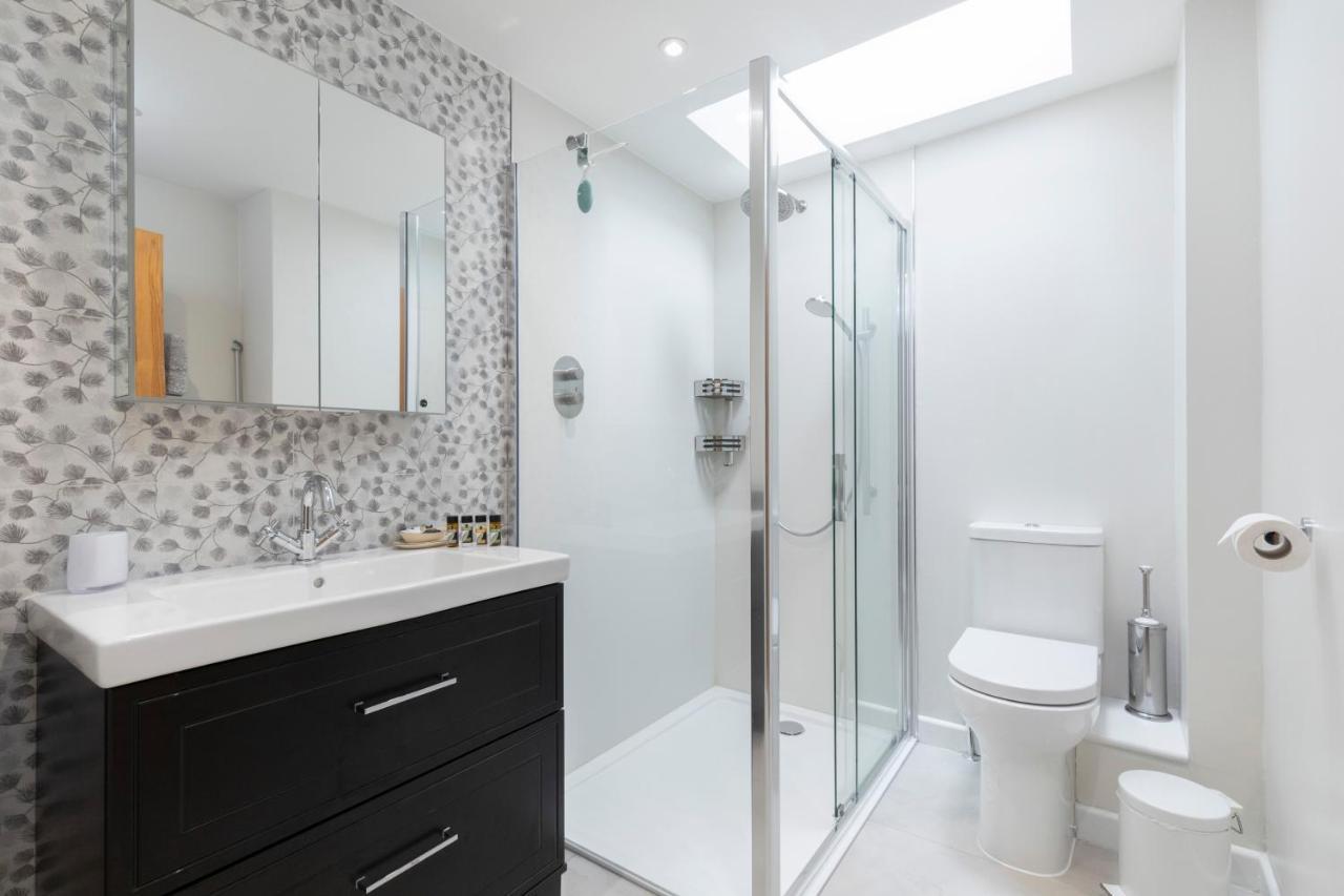 Luxury Cheltenham Home With Ev Charger - Lechampton Hills ภายนอก รูปภาพ